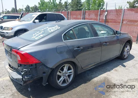 2014 Volvo S60 T5/T5 Platinum/T5 Premier/T5 Premier Plus z USA, uszkodzony, nr VIN YV1612FS1E2297975